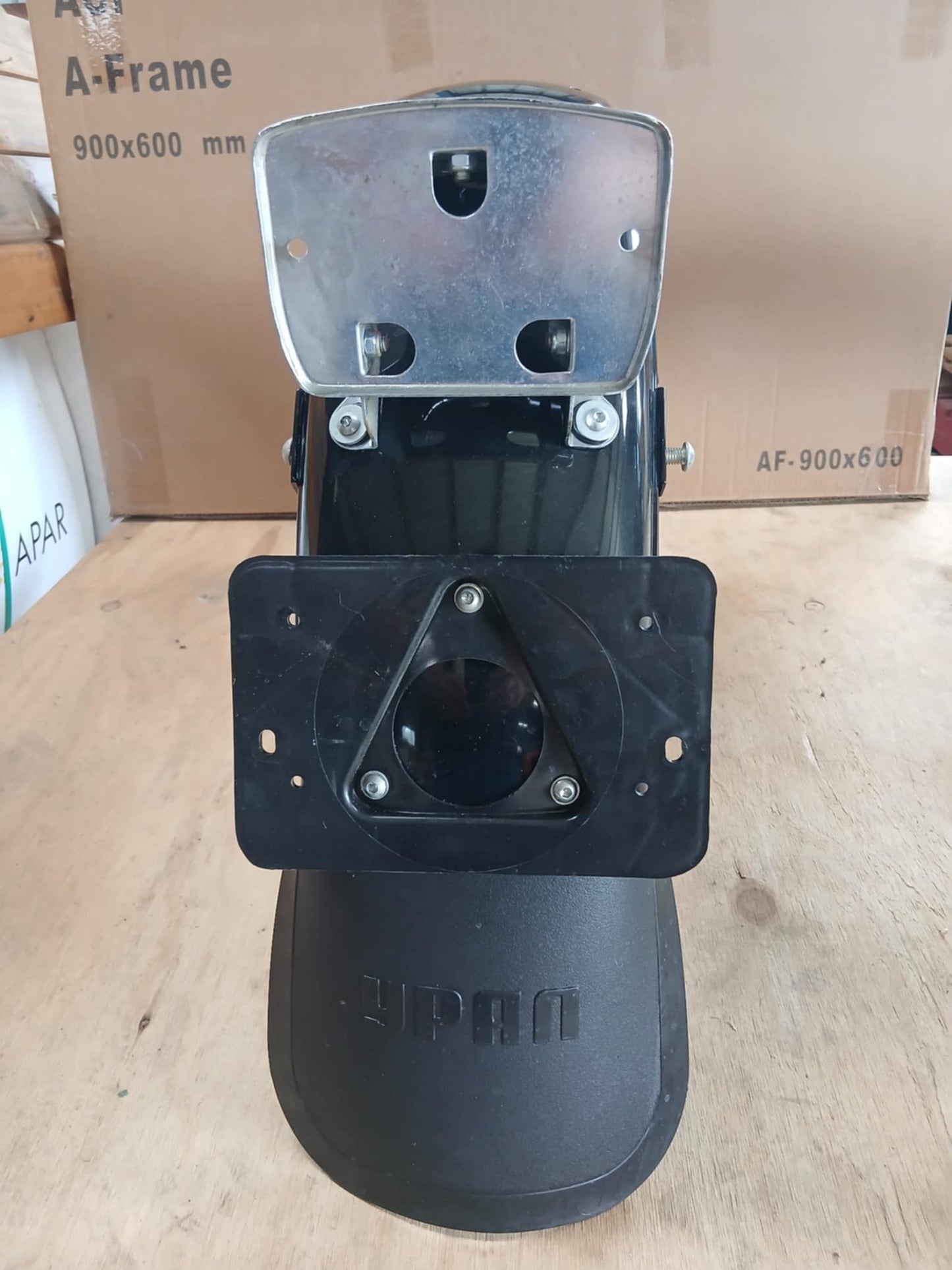 GUARD REAR in Black